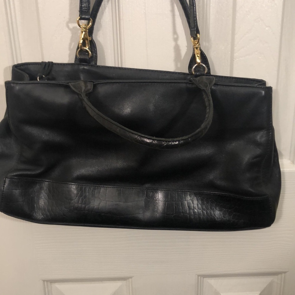ETIENNE AIGNER VINTAGE BLACK LEATHER CROSSBODY 15" X 7" X 2 1/2" PREWORN - Picture 4 of 16